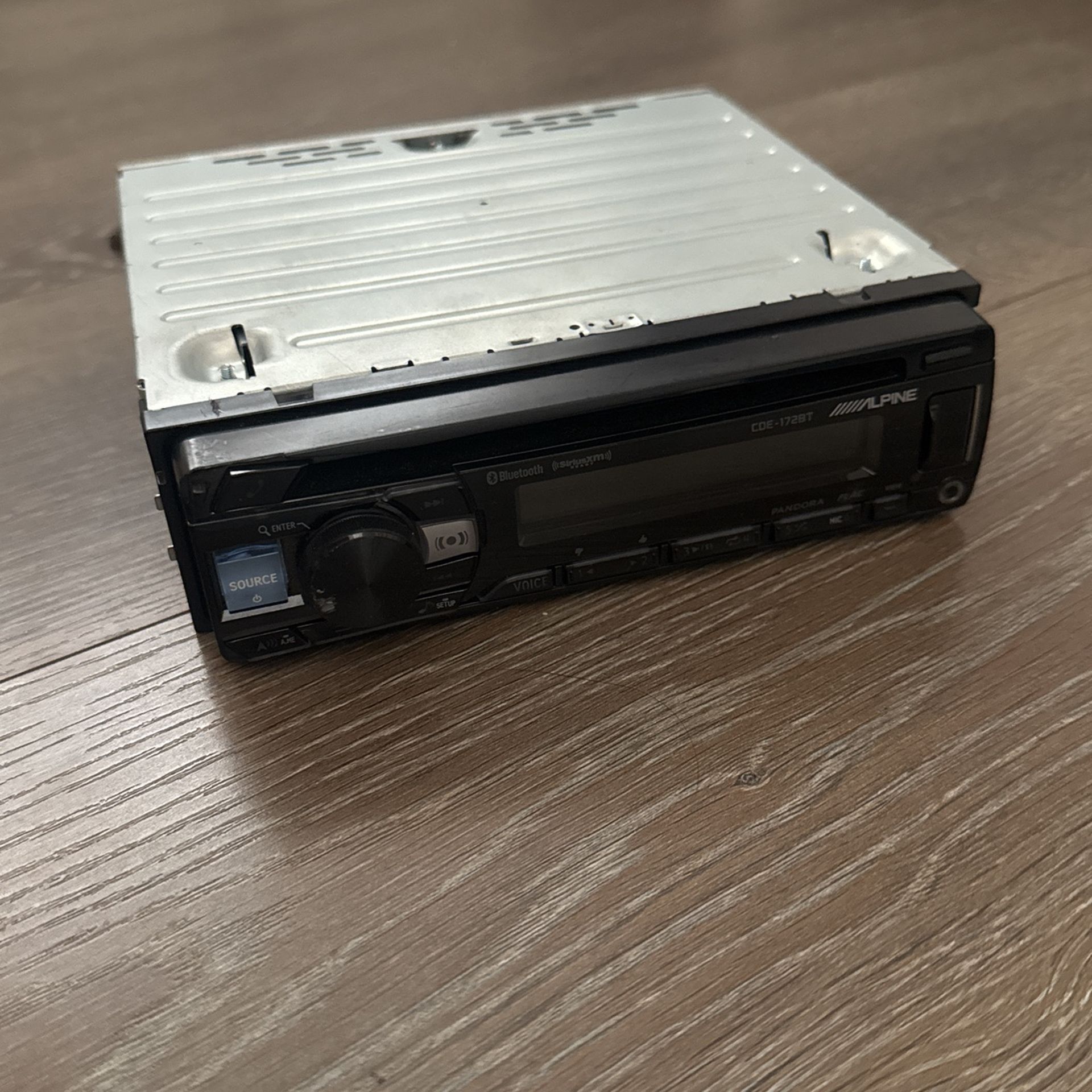 Alpine CDE-172BT Bluetooth Car Stereo