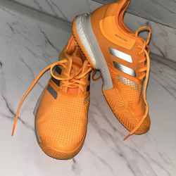 NIKE SHOES SIZE 7.5 UNISEX