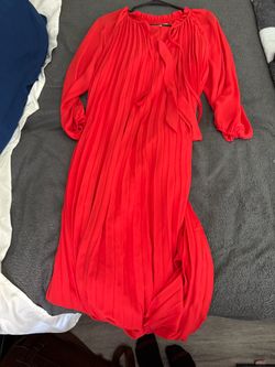 Woman’s Pleated Dress Red