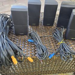 Bose speaker y cables en Buenas Condiciones todas funcionan bien $65 por todo precio fijo PRICE FIRM
