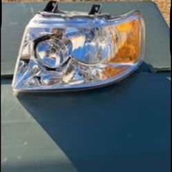 2003 2004 2005 2006 Ford Expedition Left passenger Side Halogen Headlight OEM