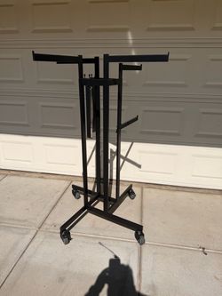 Rolling clothing rack