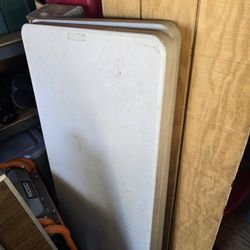 4 Folding Tables