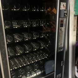 Snacks Vending Machine (used)