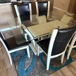 Dining Room table (Heavy Glass) 6-8 People 
