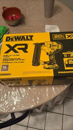 Brand New Dewalt 20v 18ga Brad Nailer Kit Sealed Package 