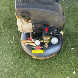 Central PNEUMATIC Air compressor 