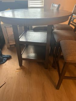 Dining room table 4 chairs