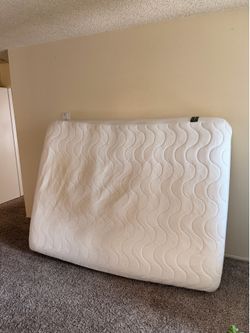 Queen Mattress w/ Topper – Clean & Excellent Condition