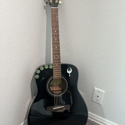 YAMAHA F335 6 STRING GUITAR 
