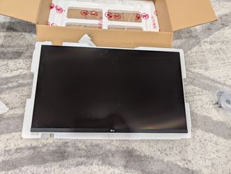Dual 32" 4K Monitors + KVM Dock