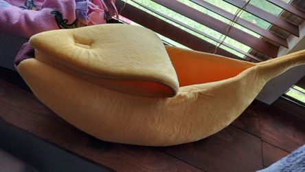 NatureMan Creative Banana Shape Dog and Cat Soft Puppy Bed Large