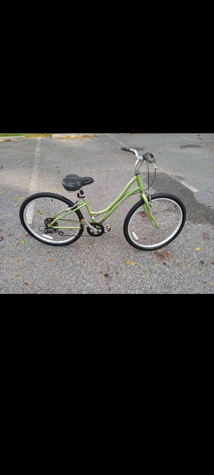 Raleigh Venture Speed Comfort Bicycle BEAUTIFUL READY TO RIDE