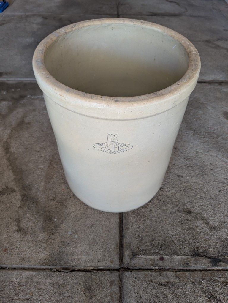 Large Pacific Crock, #12 Pacific Clay Products, Planter 