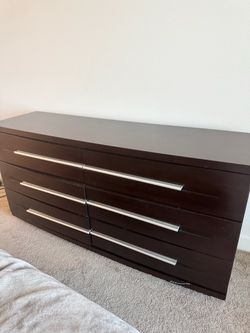 Dresser & nightstands