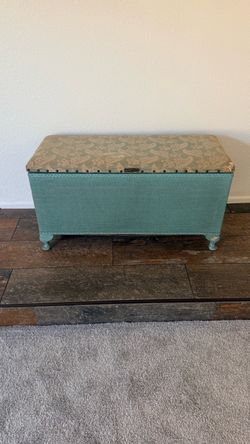 Vintage sivon storage bench
