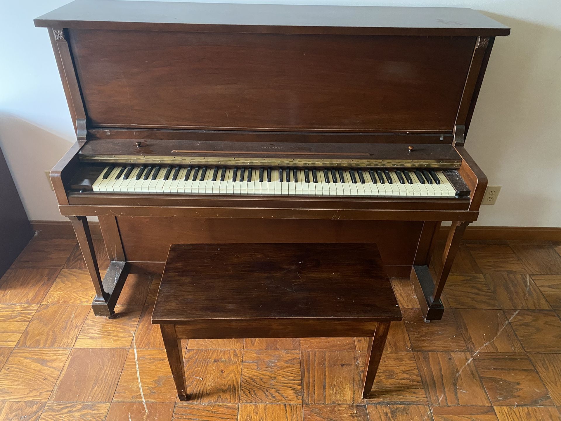 Monarch upright piano outlet
