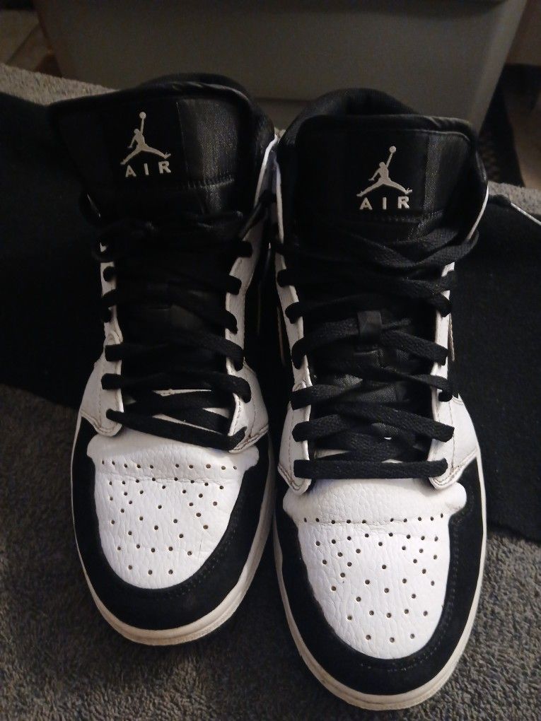 Nike Air Jordan 1 Mid Tuxedo 2018