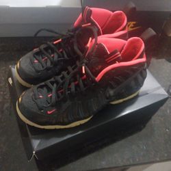 Nike Foams Size 10