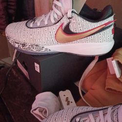 Nike Air Max Womens $100 (Good Condition) Size 11 for Sale in Houston, TX -  OfferUp