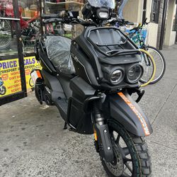 New Tank 200cc Gas Scooter/ Moped 