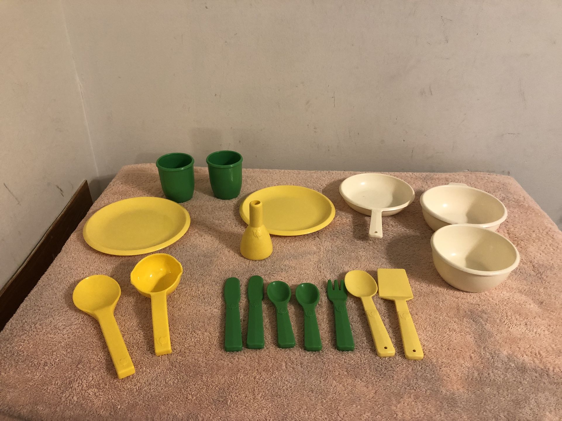Vintage Little Tikes Pretend Play Dishes & Pans Plus Vase Lot Of 17 Pieces