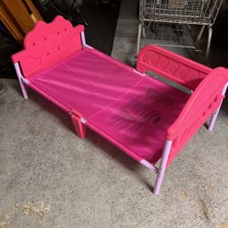 toddler bed 