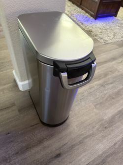 Simple Human Dog Food Container