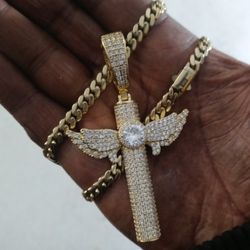 14k Stainless Steel Cuban Link Chain With Cross Pendant