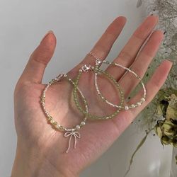 Olive green pearl bow bracelet women‘s light luxury versatile bracelet layered girlfriend gift high-end sense ins niche