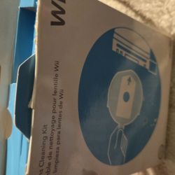 Nintendo Wii Lens Cleaner Kit with Liquid Official Game Disc Style Cleaning Blue