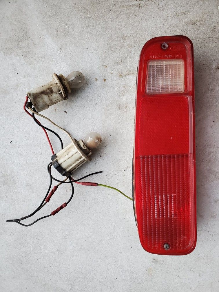 FORD F-150 TAIL LIGHT