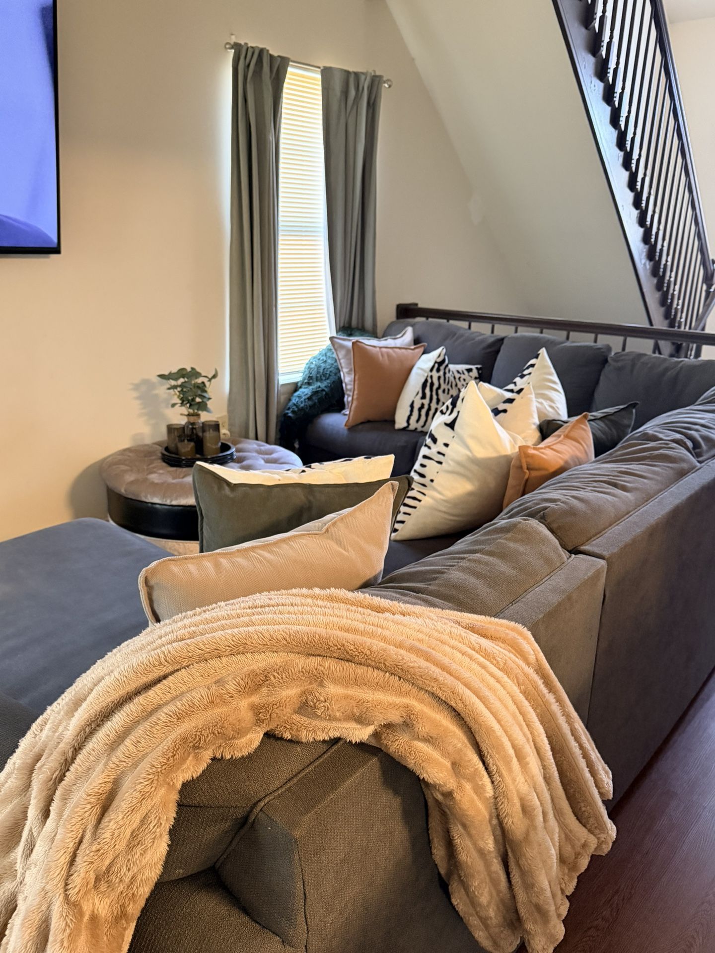 Grey Sectional ) 1,000$