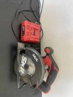 SKILw CR5413-1A PWR CORE 20V Brushless 6 1/2 Circular Saw with PWR Jump Charger