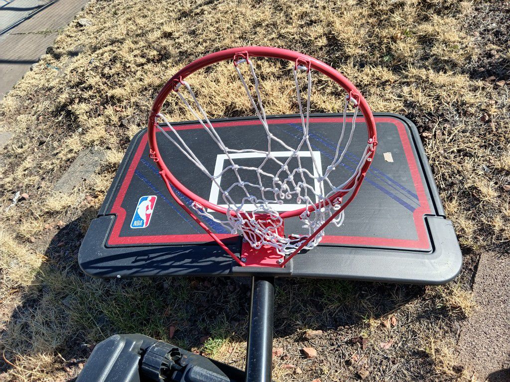 Basketball Hoop (BROKEN BASE)