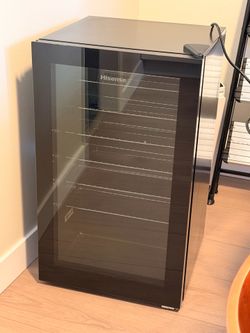 Wine Cooler - Hisense 34-bottle freestanding