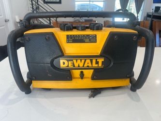 DeWalt worksite radio and charger + 1 battery