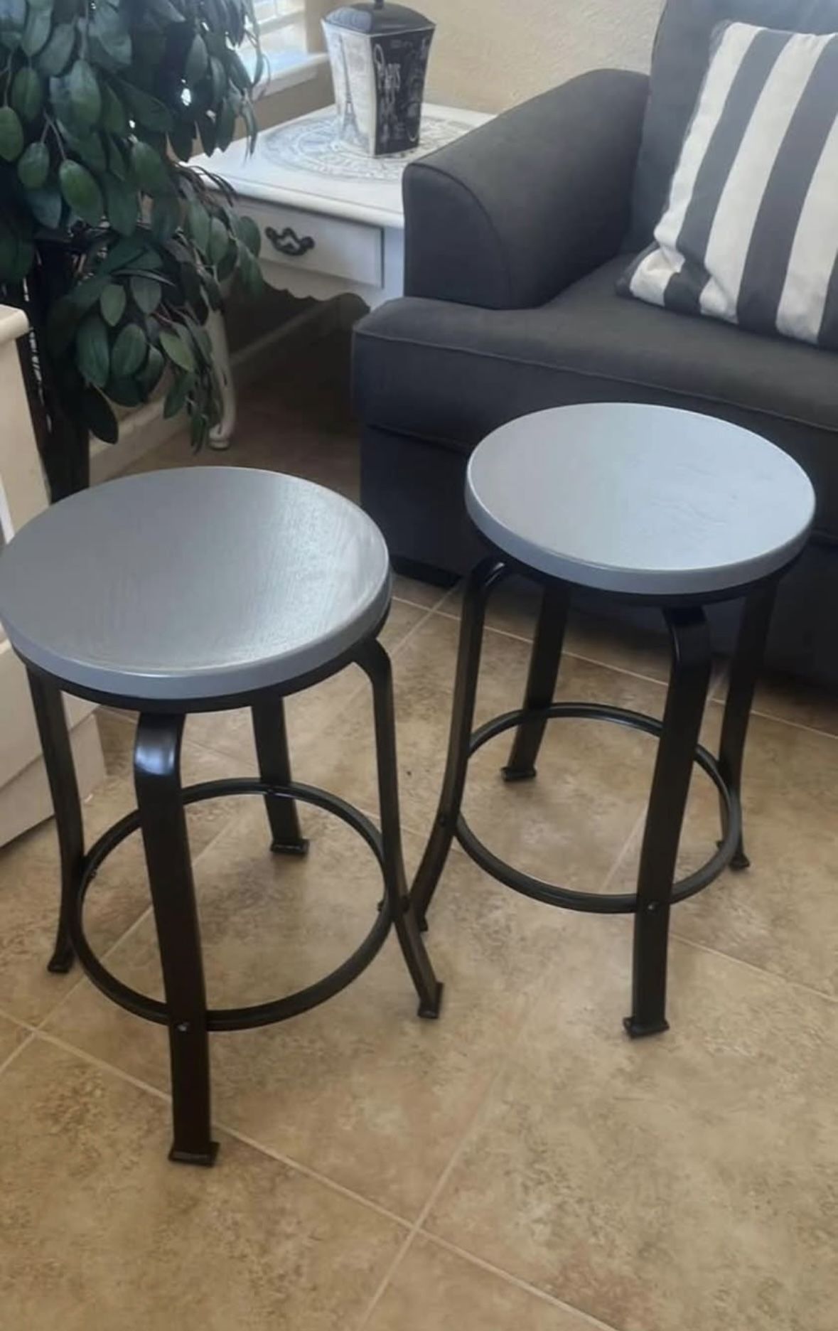 Band New Set Of 2 Stools