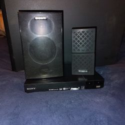 4 Speakers And A 3d 4k DVD Player 