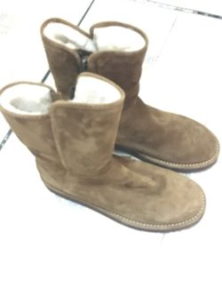 BRAND NEW UGG BOOTS SIZE 6 US - gorgeous- in box- warm and snuggly