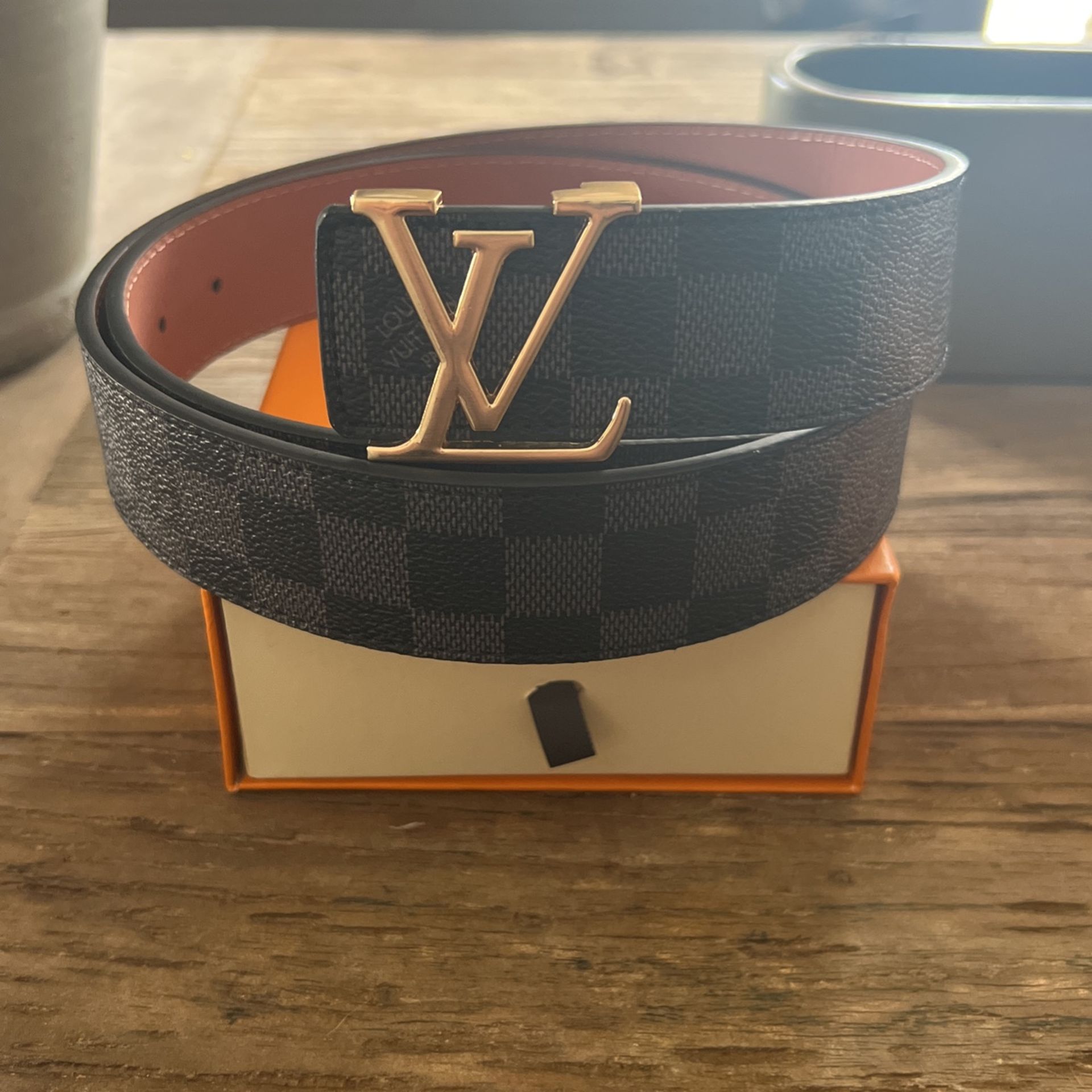 2月中特価SALE！！！Louis Vuitton ブラウン ベルト 95cm Louis Vuitton Pre-Owned 2022 LV Initials ベルト | ブラウン
