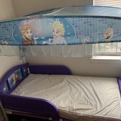 Toddler Canopy Bed (Frozen)