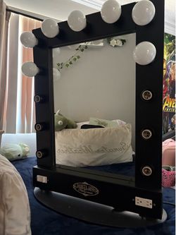 Vanity mirror - Vanity Girls Hollywood