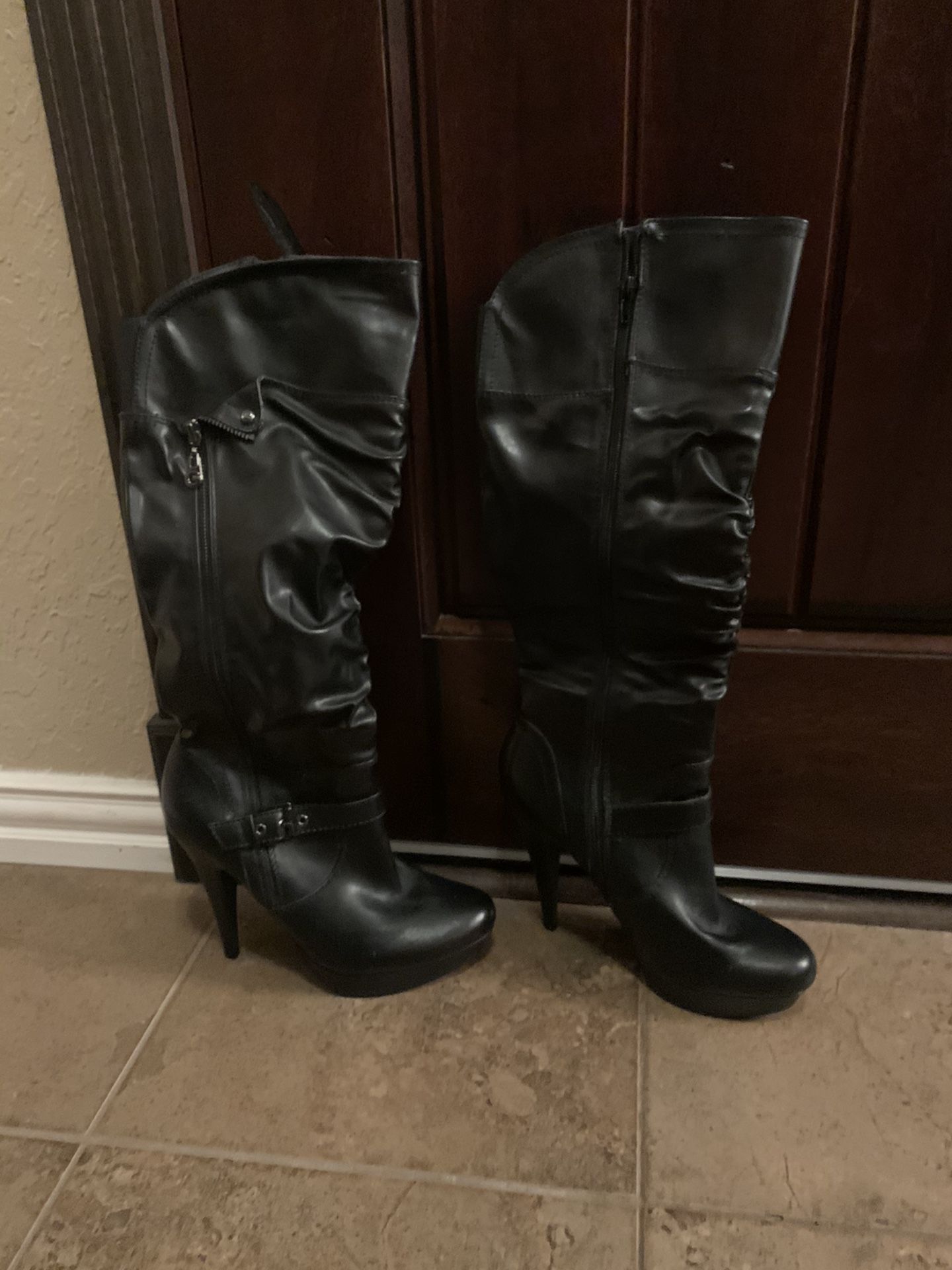 Guess boots size 9