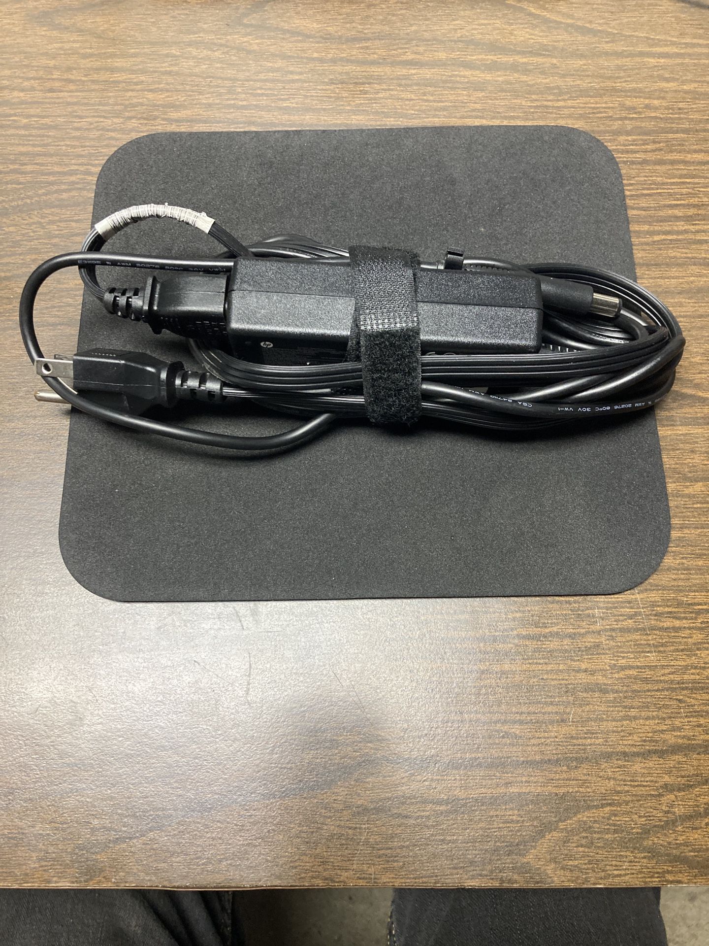 HP 65W Charger