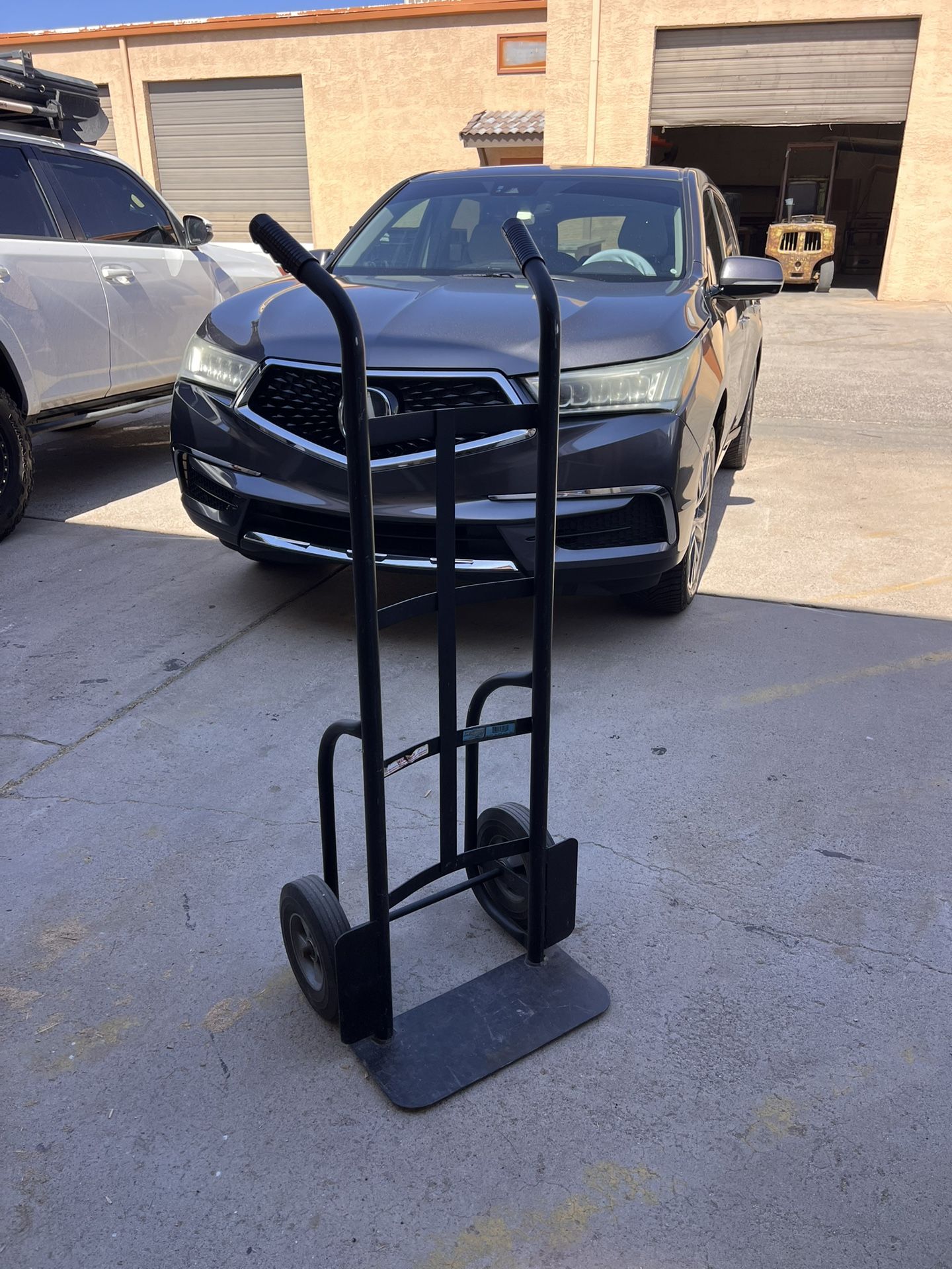 Millwaukee Truck Division 1,000 lbs. Capacity Dual-Handle Hand Truck
