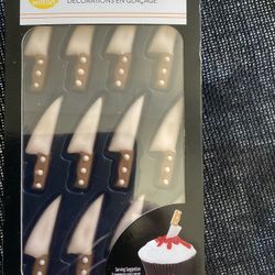 WILTON Gory Halloween Cupcake Chocolates Cake knife Icing Decorations