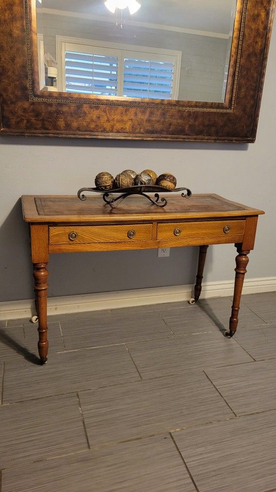 NICE WOODEN ANTIQUE DESK