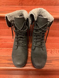 Uggs black color size 8