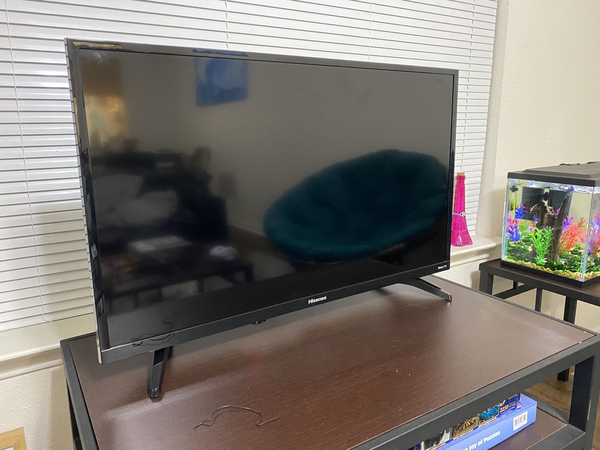 Hisense 32 inch Roku Smart TV